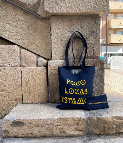 Bolsas y neceseres de tela vaquera para colecciones capsulas para marcas