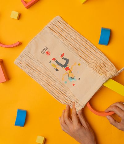 Sacos de algodón orgánico impresos con juguetes alrededor