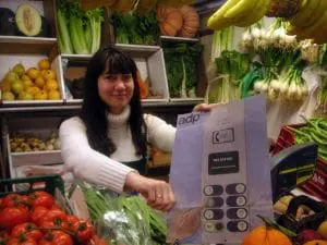 bolsas de papel con anuncio de publicidad