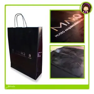 bolsas papel con barniz uvi