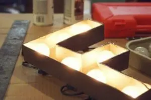 letras de carton con luces