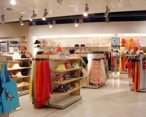 Ideas para colgar ropa en una tienda online