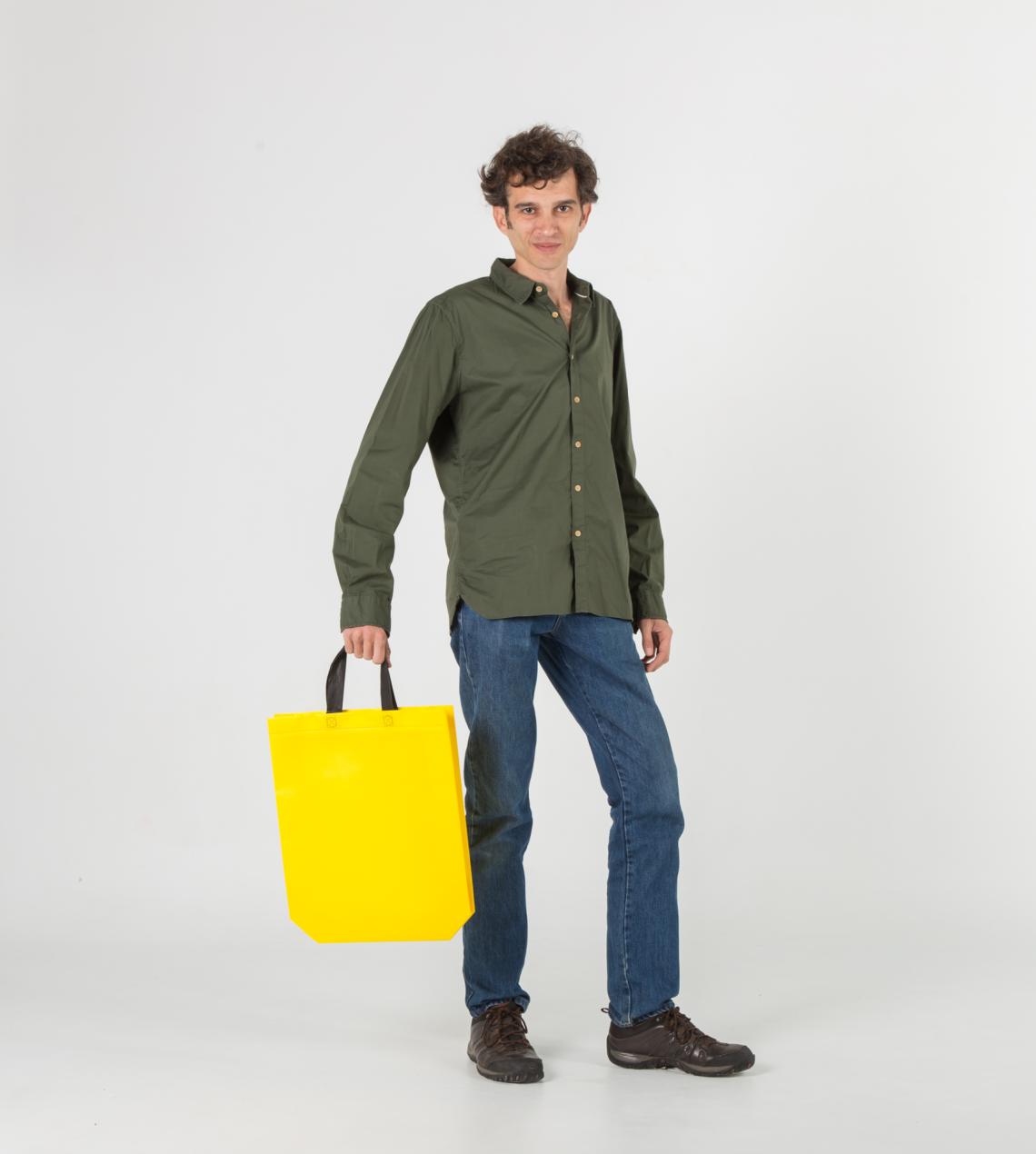 Bolsa de tela laminada con agarre  color amarillo 38x40x10