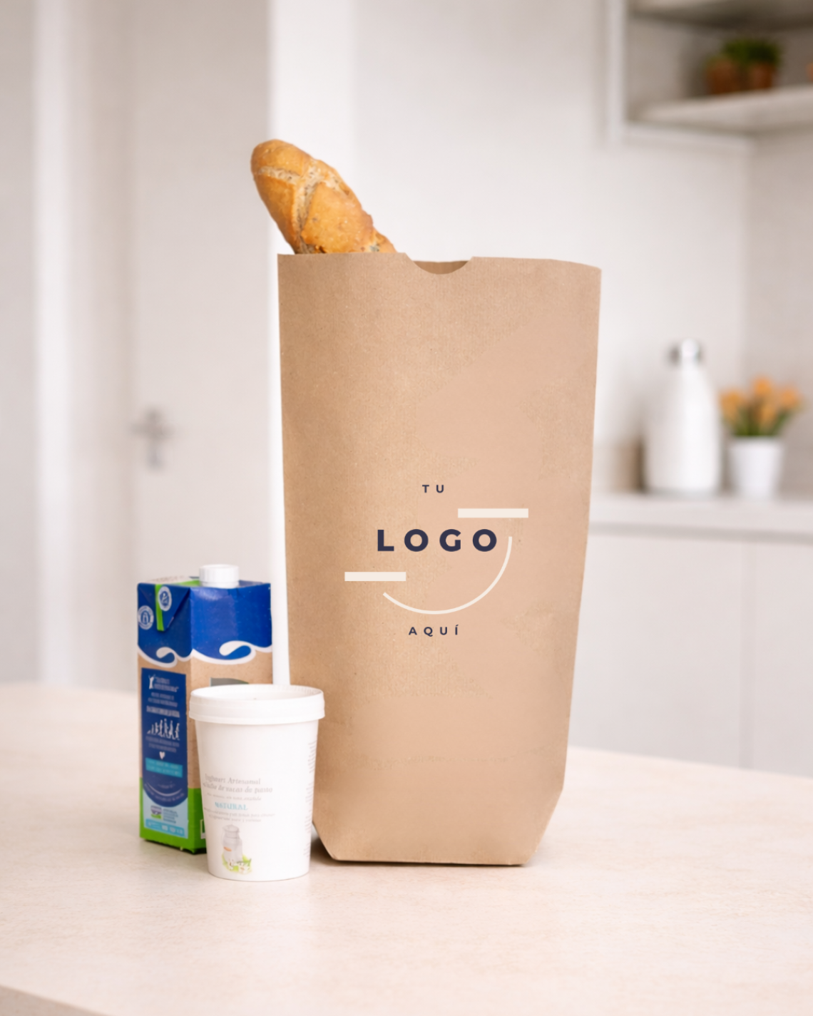 Bolsas sin asas junto a una barra de pan