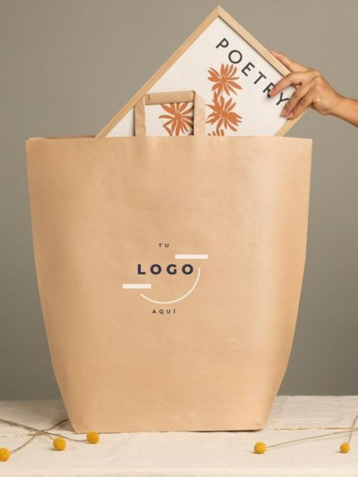 Bolsa de papel kraft hexagonal Maxi sin asas de 49x19,5x30 cm, fabricada en España con impacto social y opción de personalización con logo para packaging ecológico.