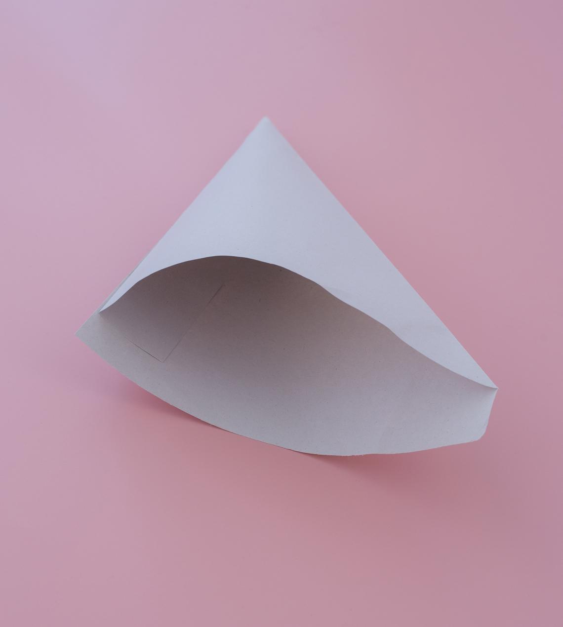 Conos de papel semiblanco para comercios