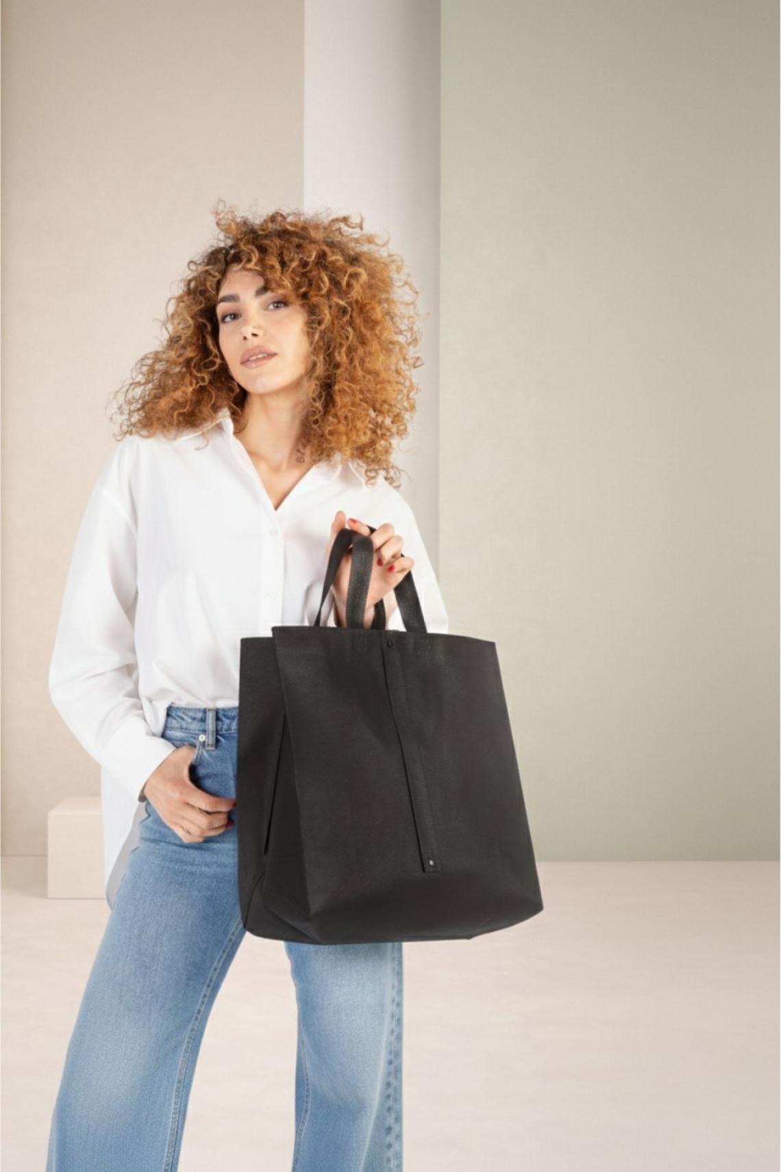 Bolsa con asas plegable de tela con corchete negra 40x40x15