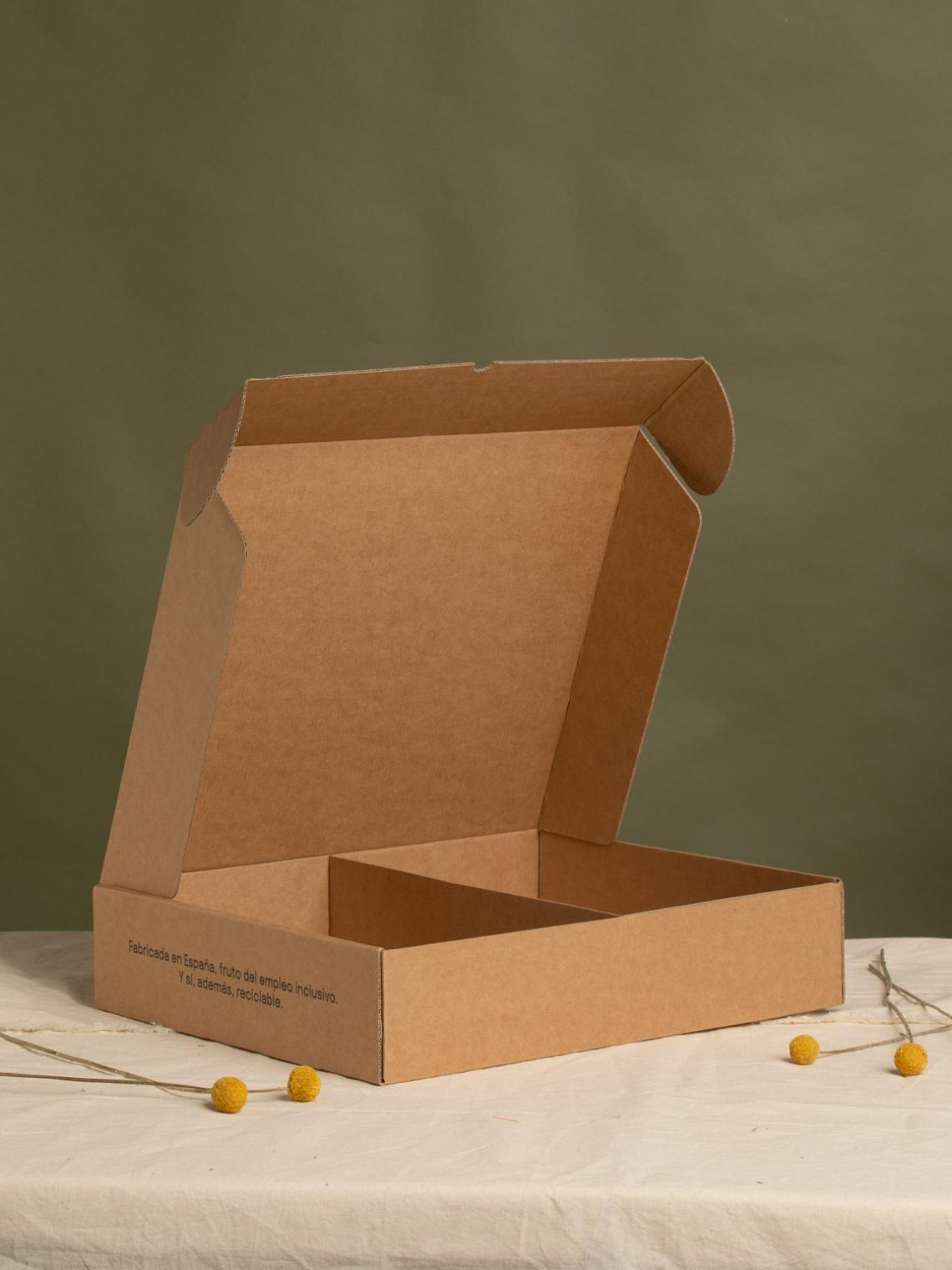 Cajas de cartón reciclado con separador para ecommerce 37x30x8 | Fabricadas por personas con discapacidad intelectual