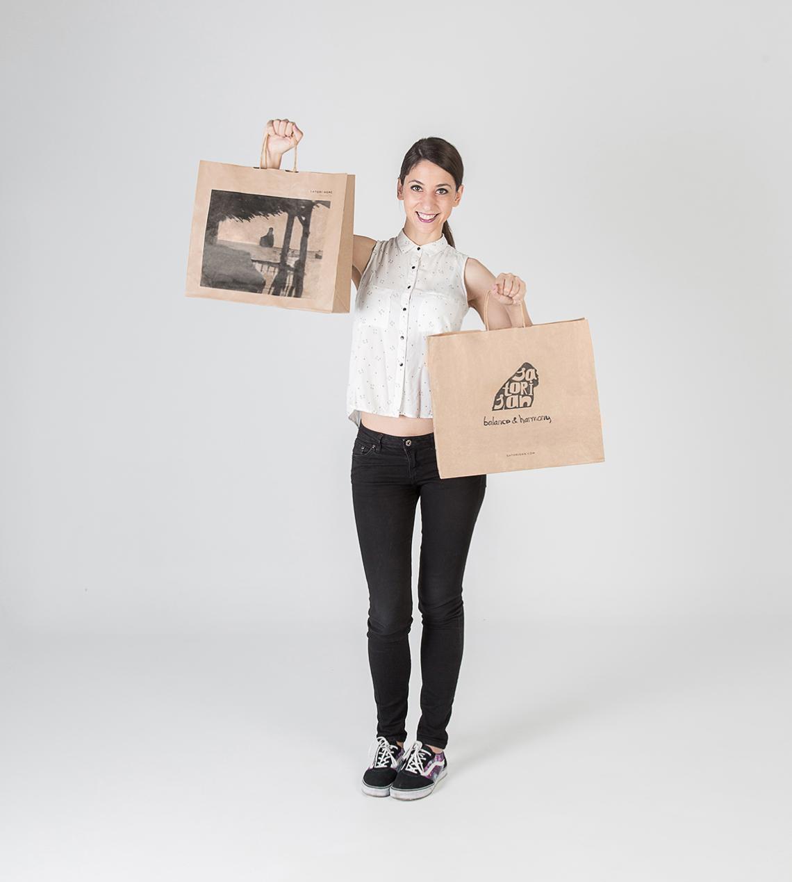 Bolsas de papel kraft de tamaño mediano impresas con logo