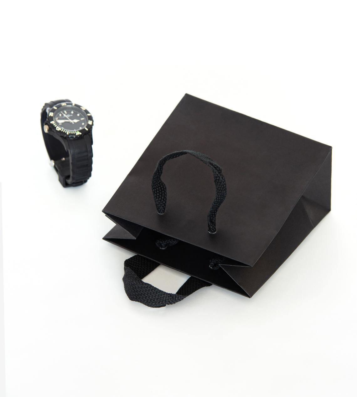 Bolsas de papel de lujo con asas de tela negras