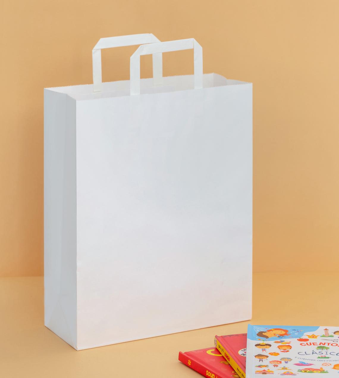 Bolsas de papel blanco medianas de asas planas
