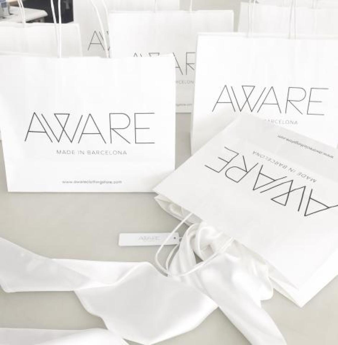 Bolsas blancas de papel impresas con logo Aware
