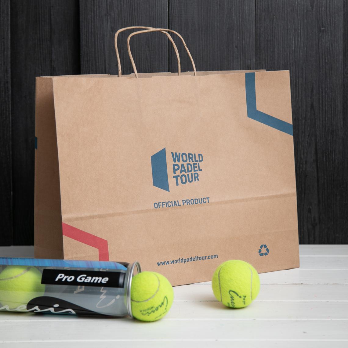 Bolsas de papel kraft medianas con pelotas de tenis