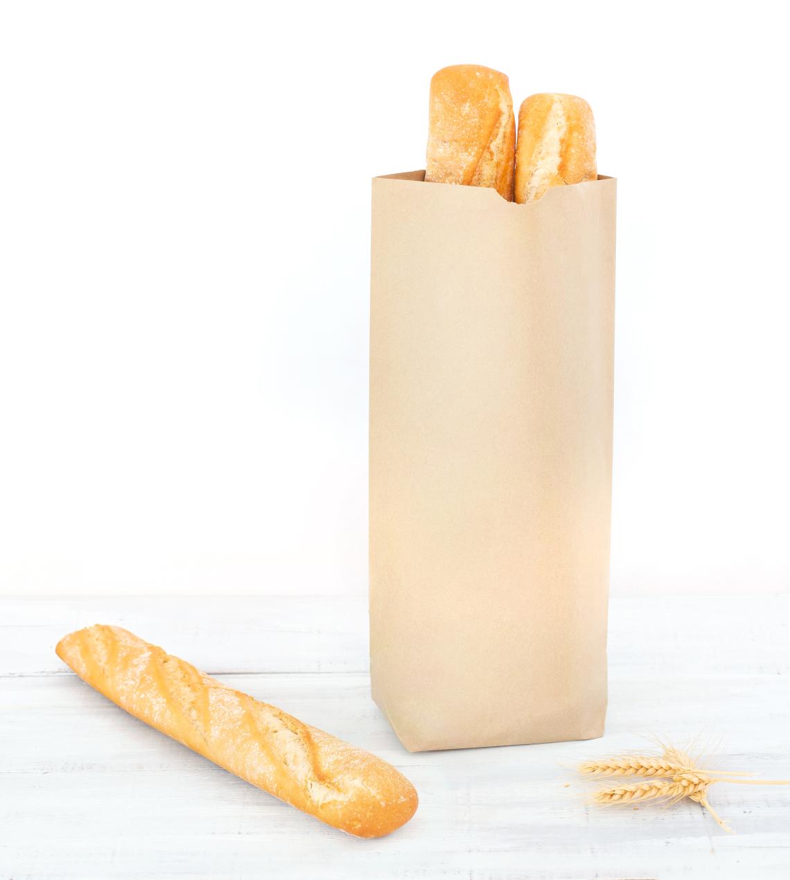 Bolsas sin asas junto a una barra de pan