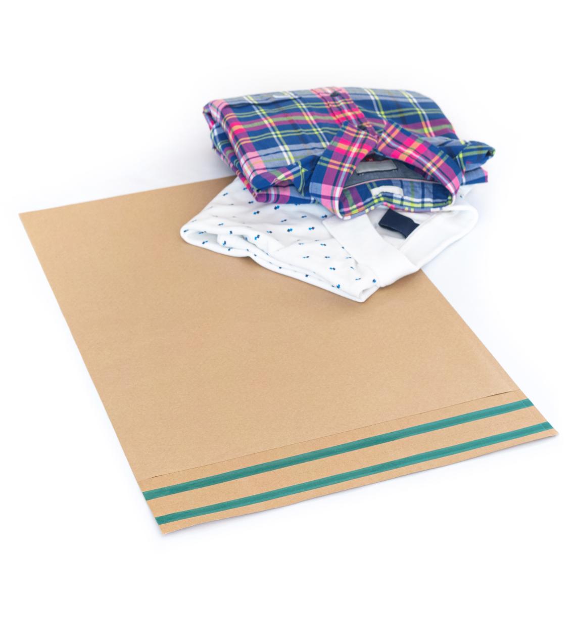 Sobres de papel ecommerce con camisas