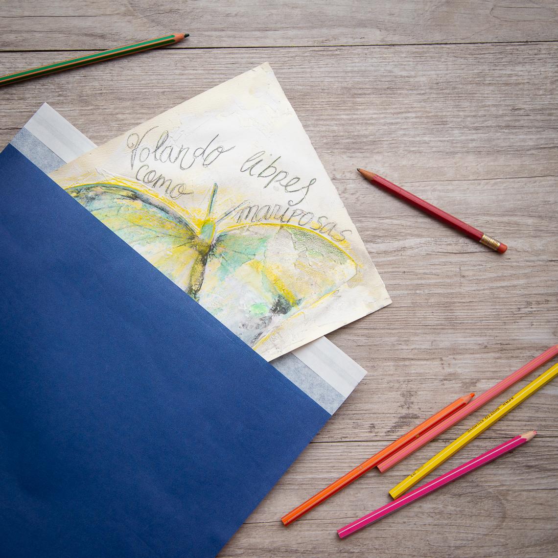 Sobres de color azul marino de papel con cierre adhesivo baratos