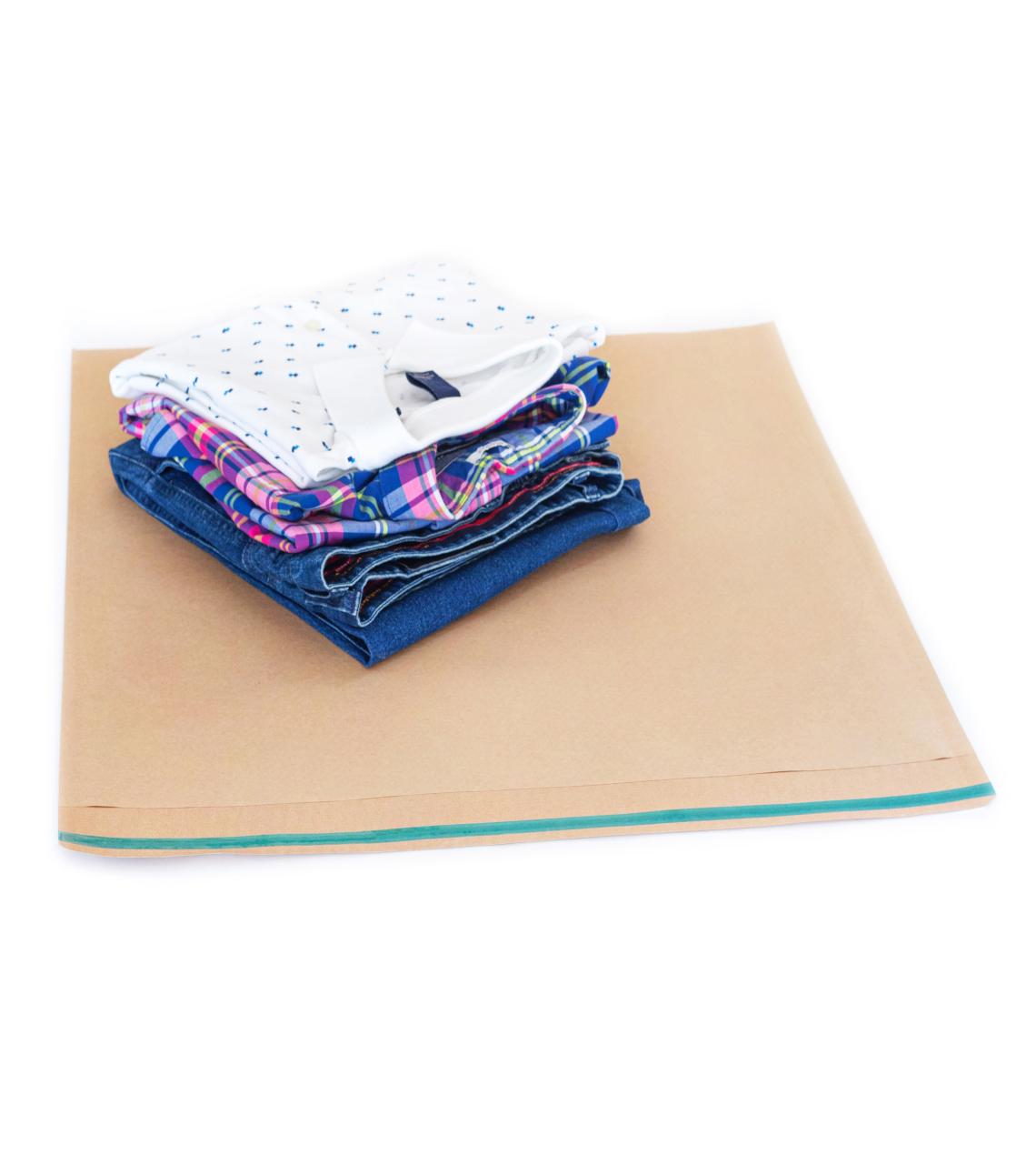 Sobre con 1 adhesivo para enviar ropa 55x53 Sobre con 1 adhesivo para enviar ropa 55x53