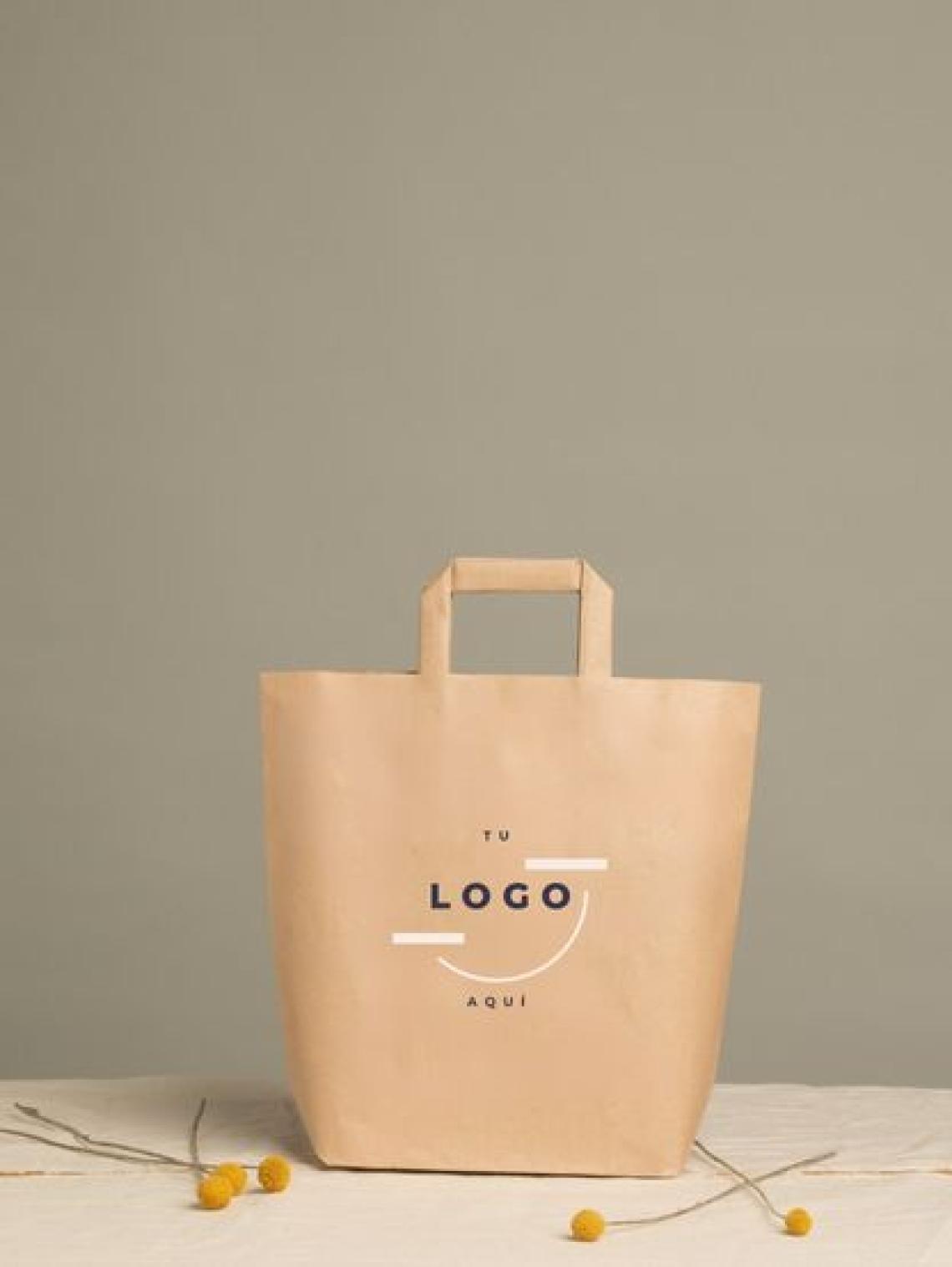 Bolsa de papel kraft hexagonal Grande sin asas de 30x10x24 cm, fabricada en España con impacto social y opción de personalización con logo para packaging ecológico y elegante.