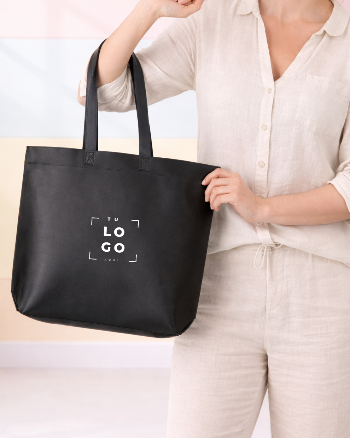 Bolsas de tela negras grandes con asas largas y fuelle en base impresas