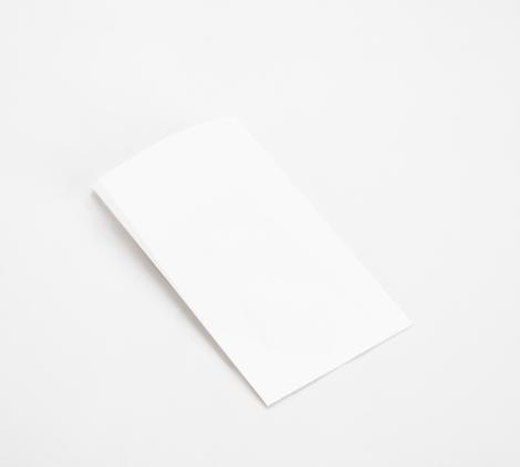 Sobres de papel fino de color blanco
