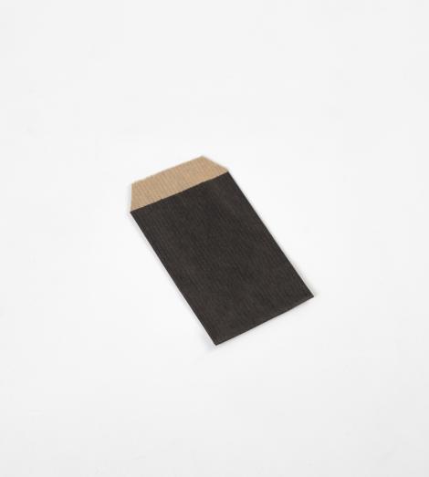 Sobres de papel pequeños negros