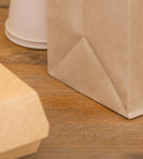 Bolsas de papel impermeable take away 27x26x13. Papel reciclado