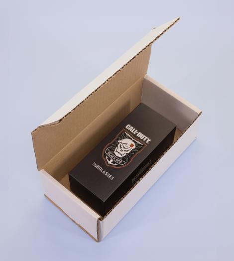 Cajas de cartón pequeñas blancas venta Cajas de cartón pequeñas blancas con perfume al lado