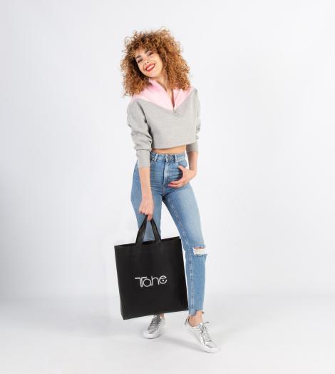 Bolsas de tela con fuelle negras comprar Bolsas de tela con fuelle negras sujetadas por una mujer