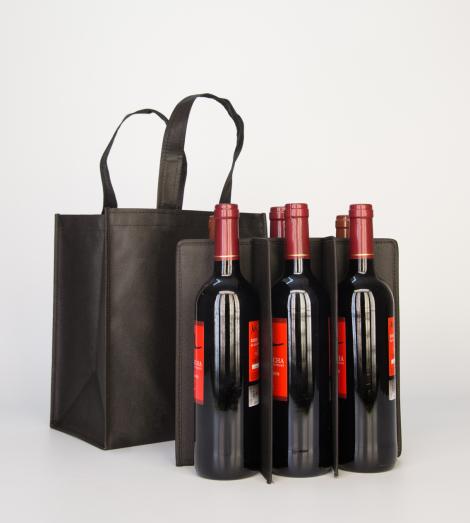 Bolsas de tela junto a 6 botellas de vino