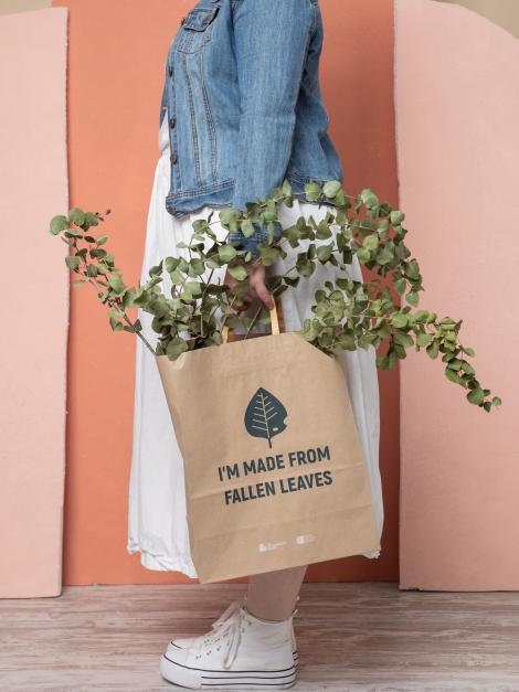 Bolsas hechas de hojas de árboles caídas reciclables Bolsas de papel hechas de hojas de árboles