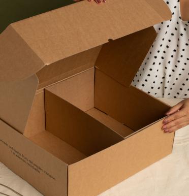 Cajas de cartón reciclado con separador para ecommerce 41x34x15 | Fabricadas por personas con discapacidad intelectual