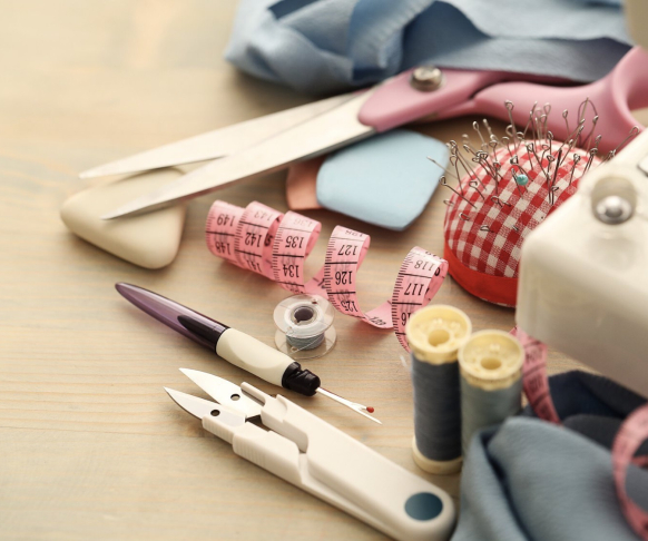 Diferentes utensilios de costura