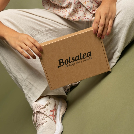 Cajas ecommerce de cartón reciclado 22x16x5 | Fabricadas por personas con discapacidad intelectual