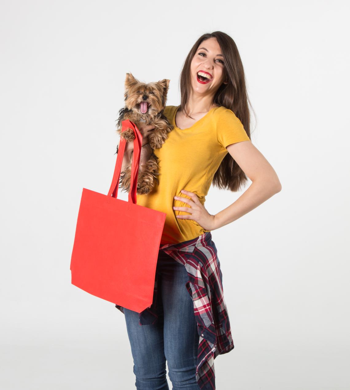 Bolsas de tela reciclada con asas largas y huelle en base rojas