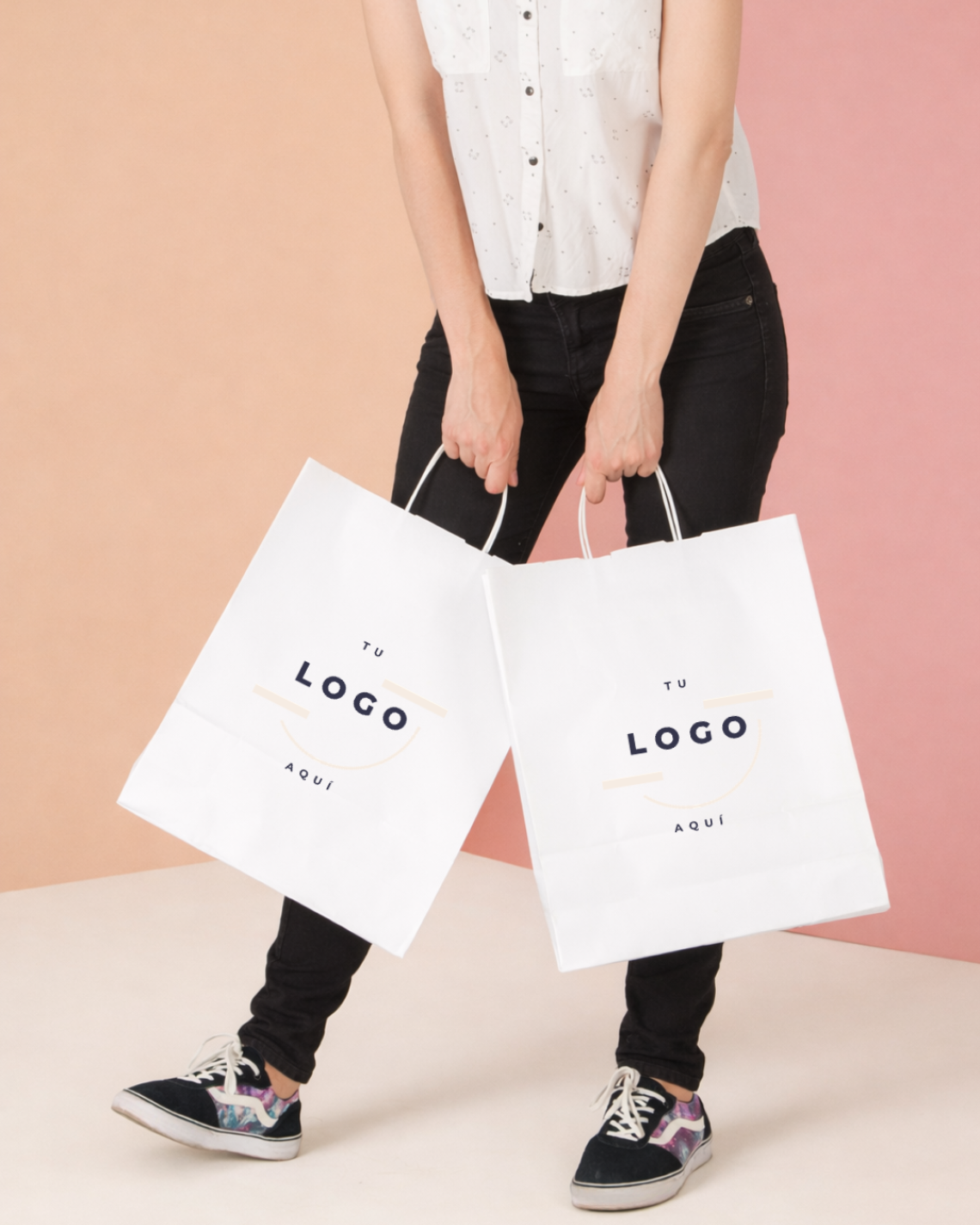 Bolsas de papel medianas blancas