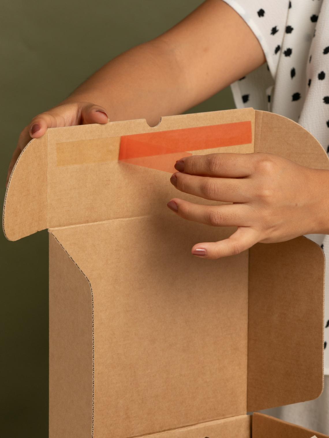 Cajas de cartón reciclado con separadores para ecommerce 21x18x8 | Fabricadas por personas con discapacidad intelectual