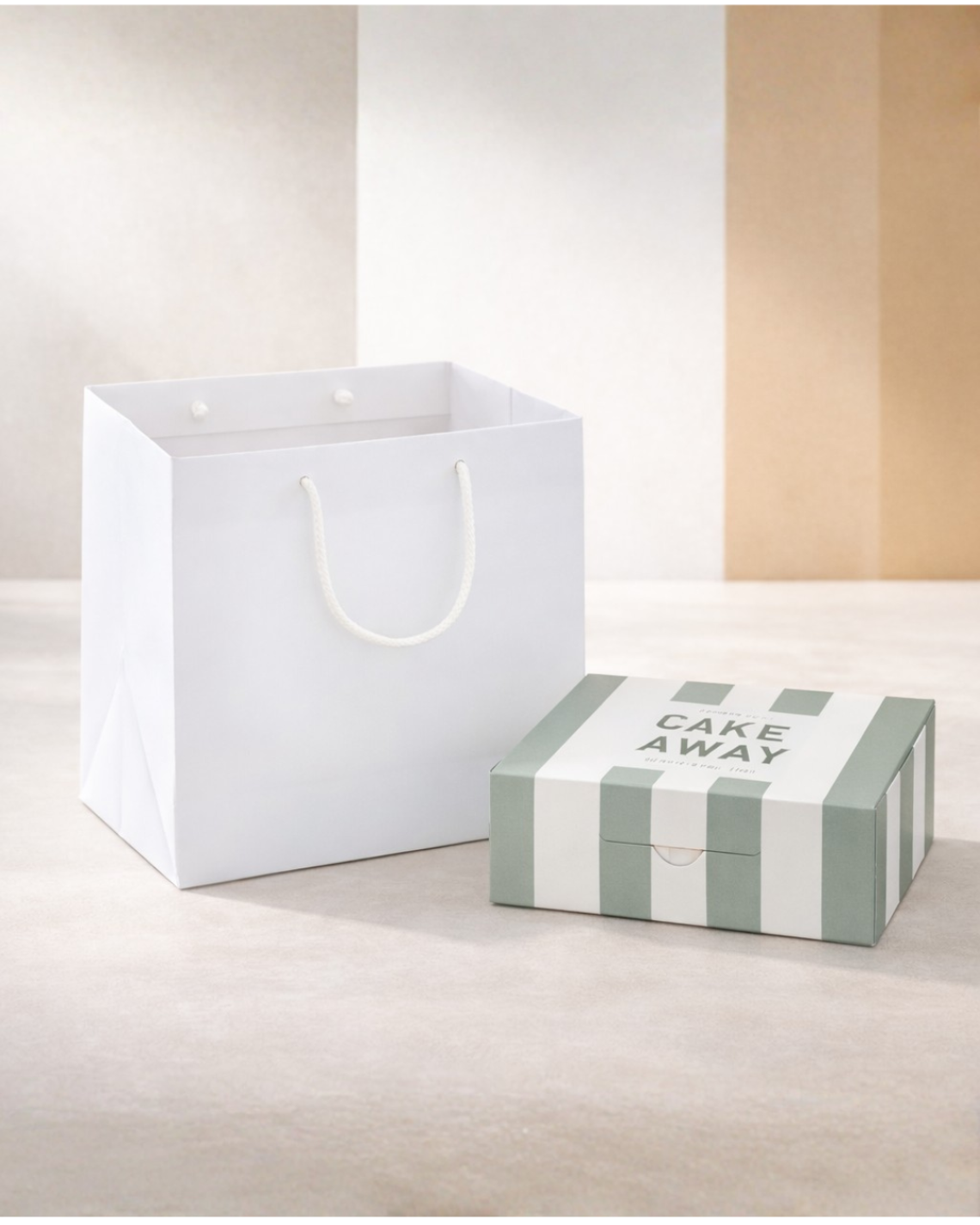 Bolsas de papel blancas con asas de cordones con base ancha