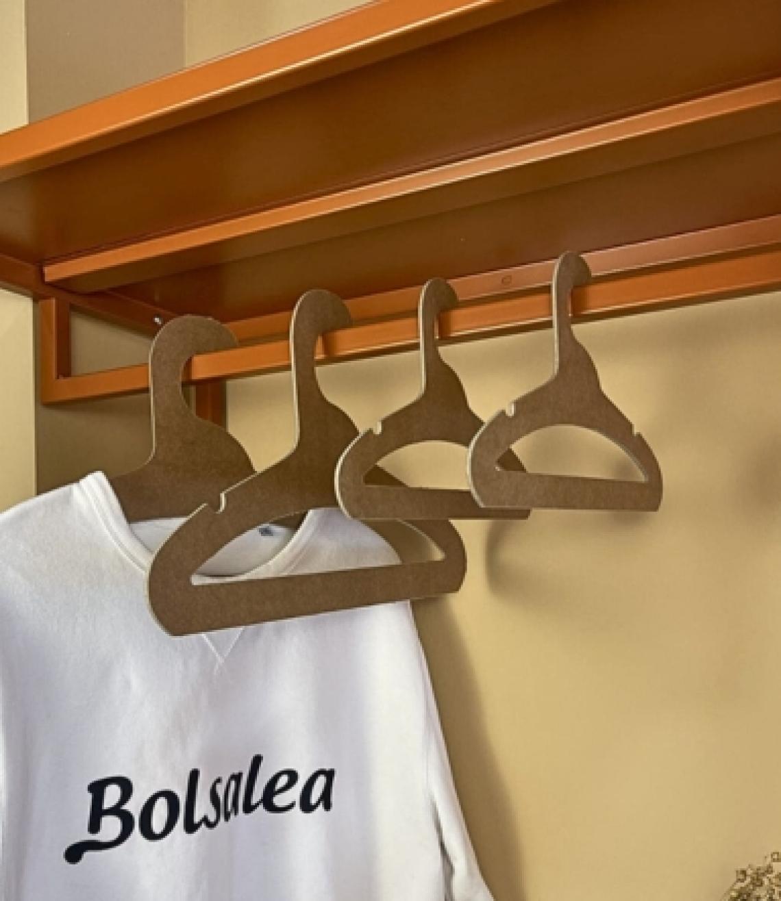 Percha de cartón personalizable en tamaño pequeño