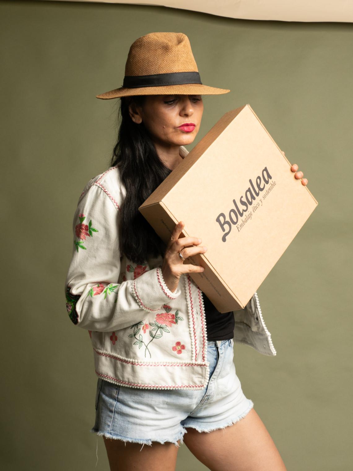 Cajas de cartón reciclado con separador para ecommerce 37x30x8 | Fabricadas por personas con discapacidad intelectual