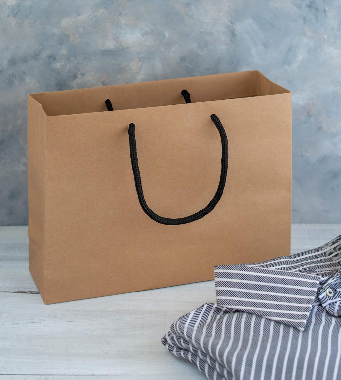 Bolsas papel con cierre de cordones negros 32x25x10