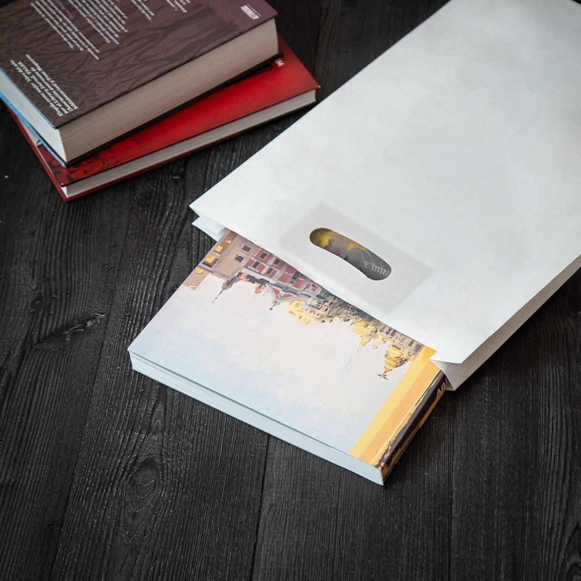 Bolsas blancas grandes con asas troqueladas con libros