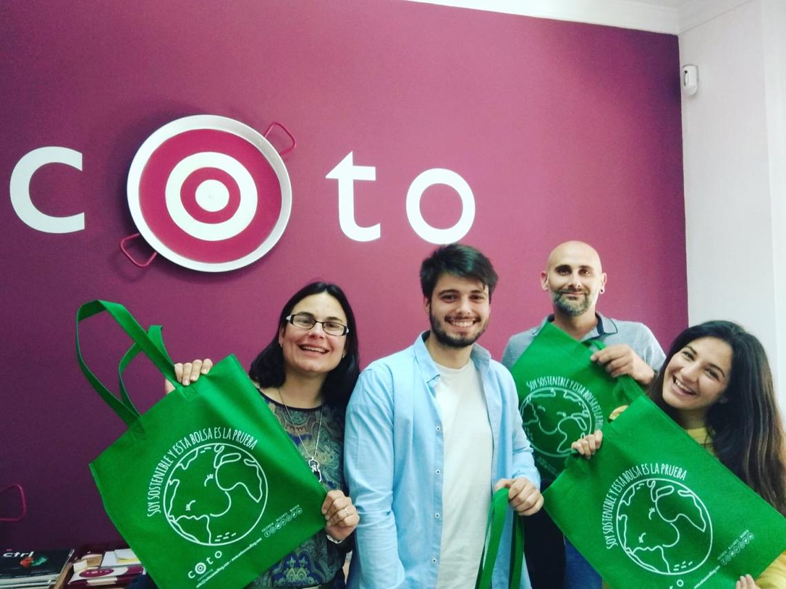 Bolsas de tela reciclada de tamaño mediano con asas largas
