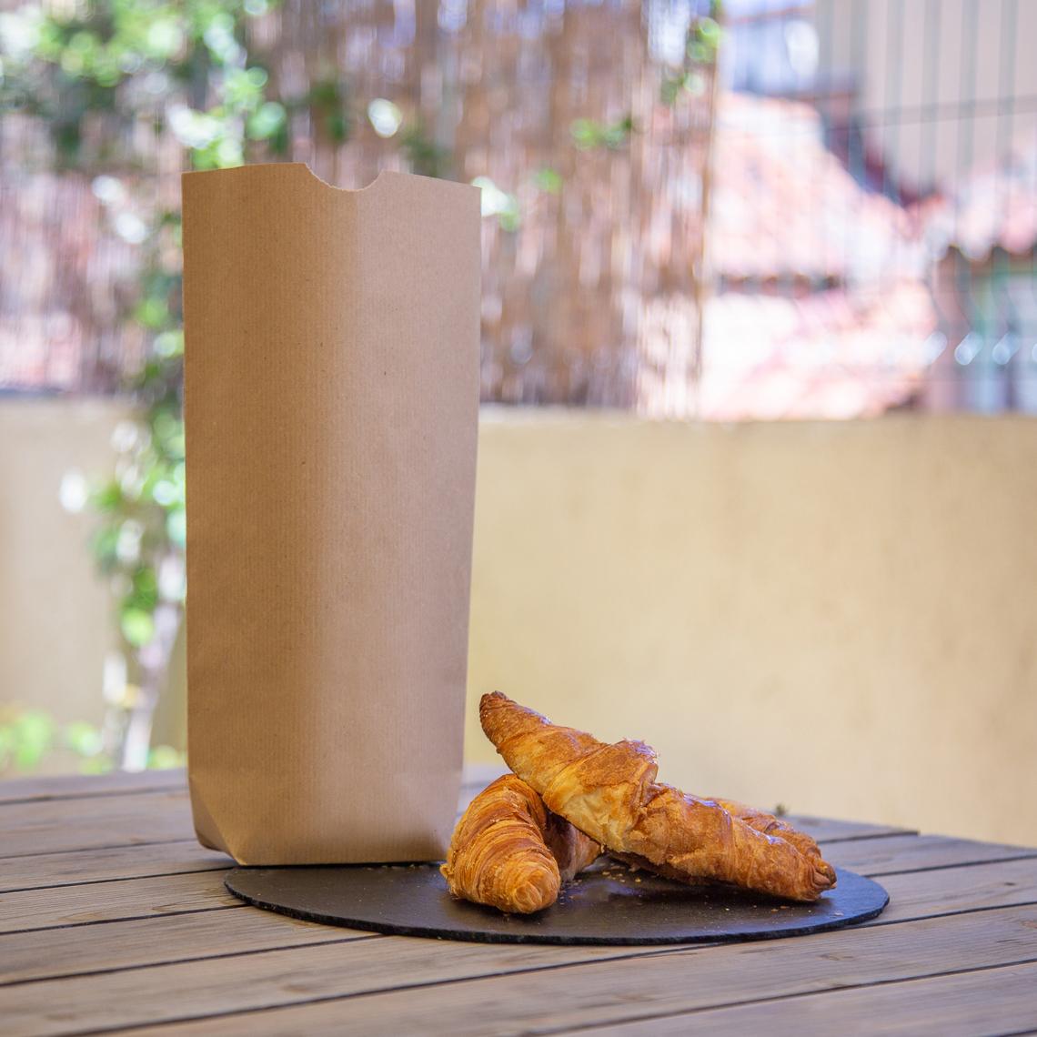 Bolsas sin asas pequeñas con unos cruasanes