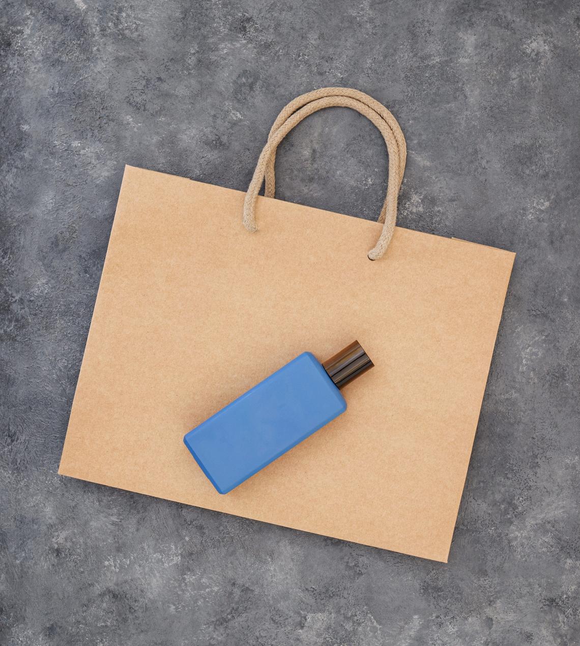 Bolsas de lujo kraft con products cosméticos
