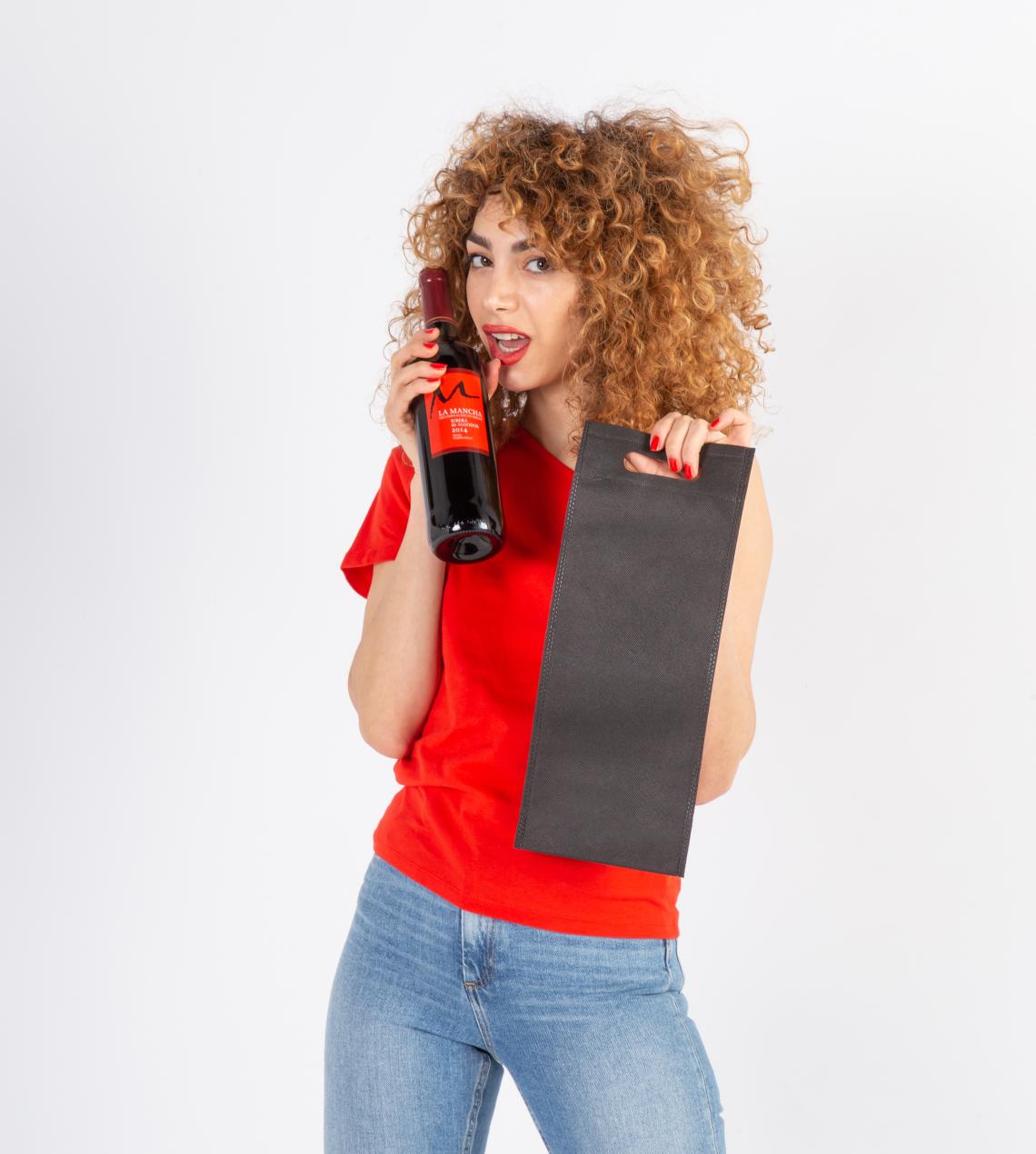 Bolsas de tela sujetadas por una mujer