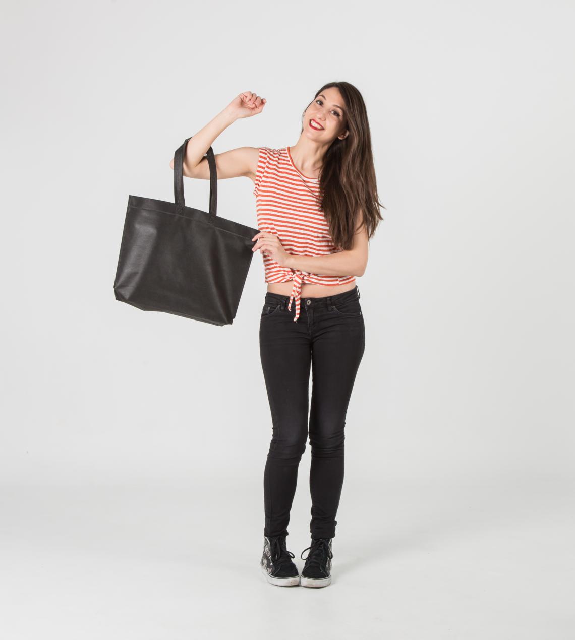Bolsas de tela negras grandes con asas largas y fuelle en base