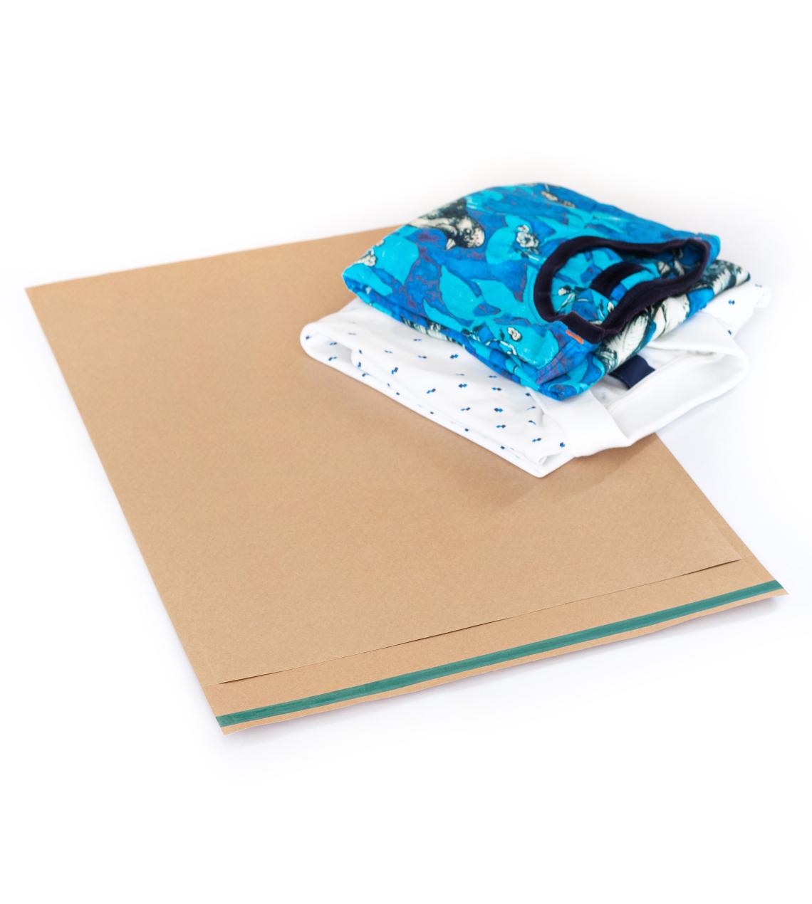 sobres de papel ecommerce con camisetas