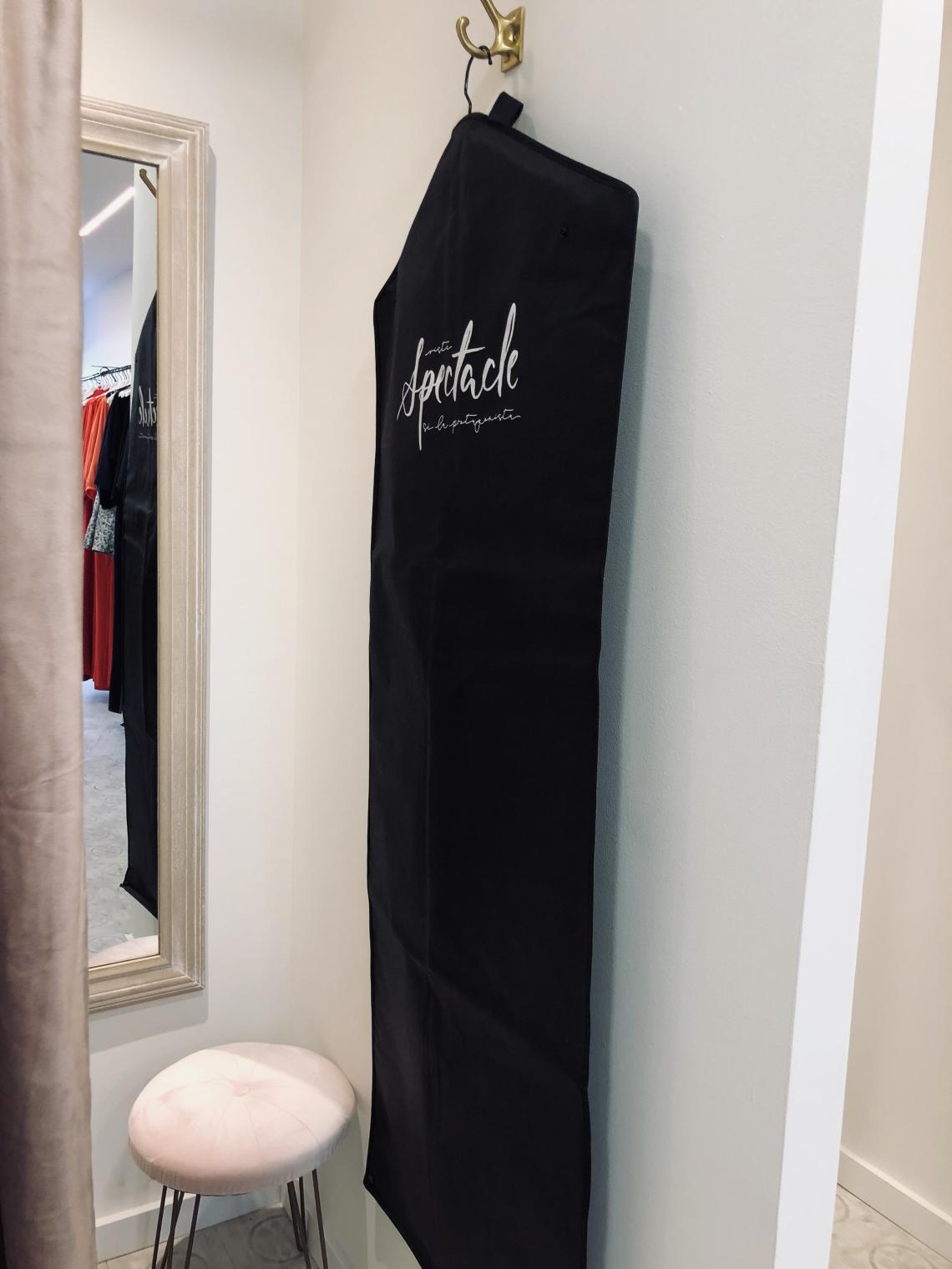 Fundas de tejido reciclado negros para vestidos largos