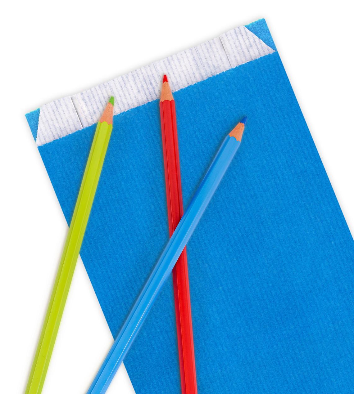 Sobres de papel con fuelle lateral de color azul