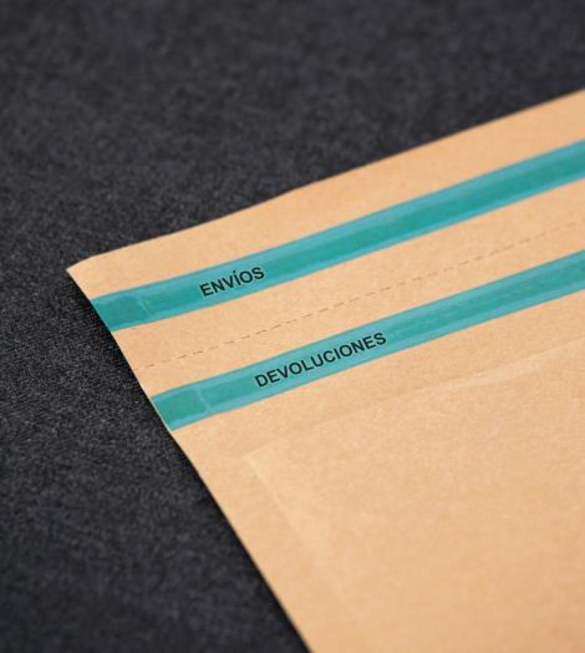 Sobre para ecommerce con adehesivos 55x53x7